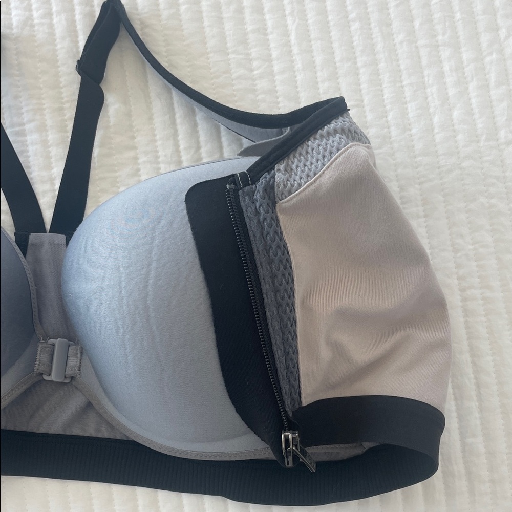 Women's Zipper Front Sports Bra - Black and Gray - Picture 5 of 8
